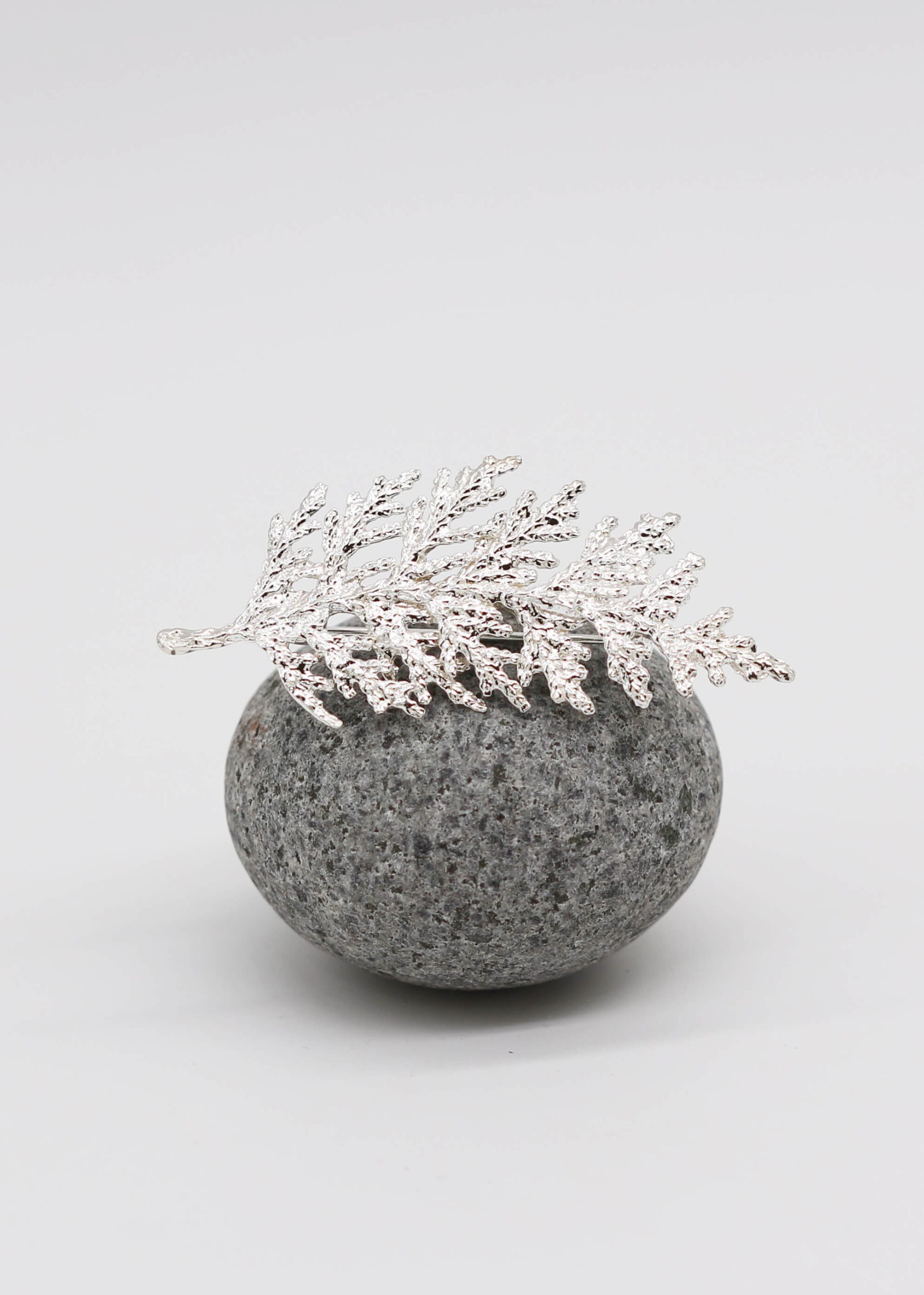 Hinoki Brooch・Large_4 扁柏純銀別針大款銀色正面造型