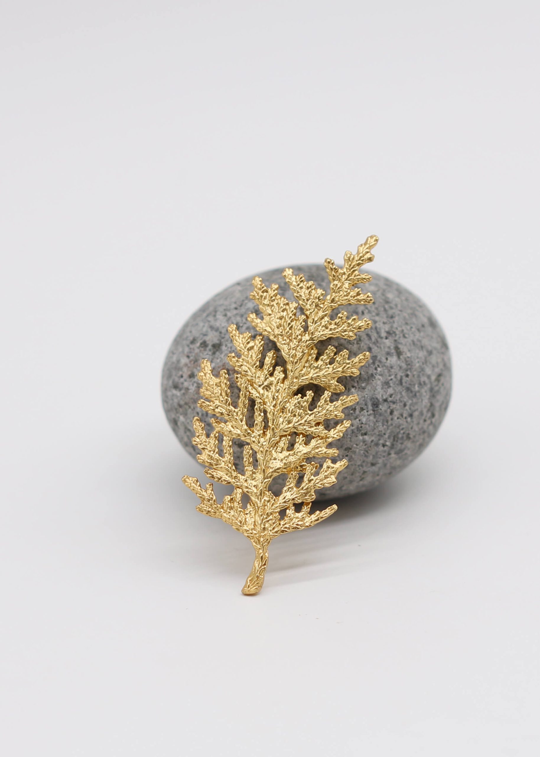 Hinoki Brooch・Large_5 扁柏純銀別針大款金色正面造型