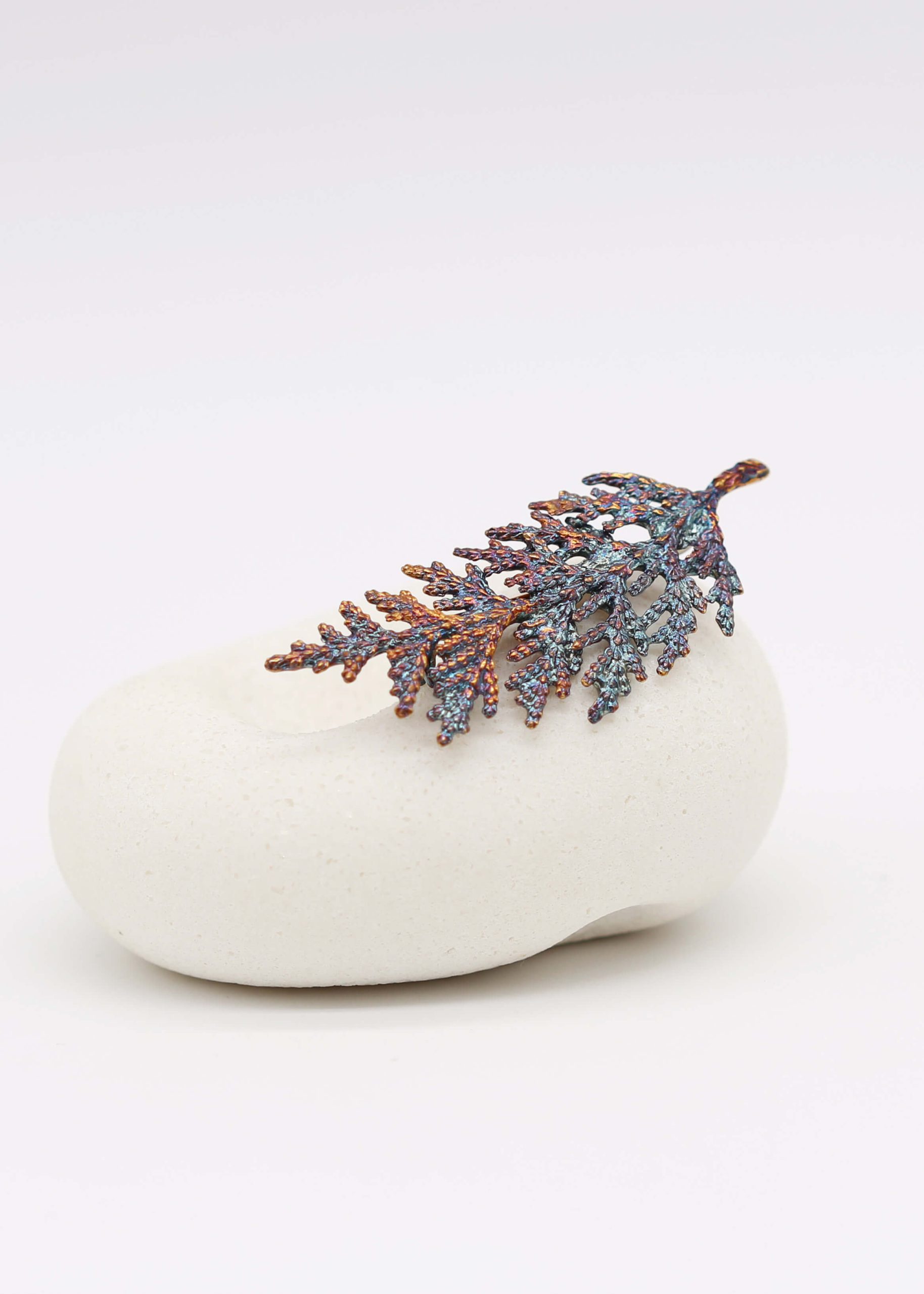 Hinoki Brooch・Large_7 扁柏純銀別針大款藍色正面造型