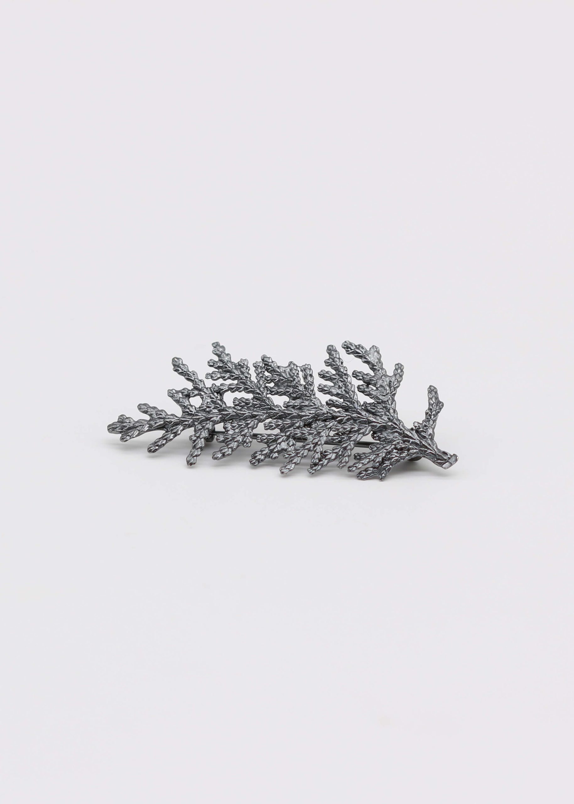 Hinoki Brooch・Small_2 扁柏純銀別針灰色正面細節