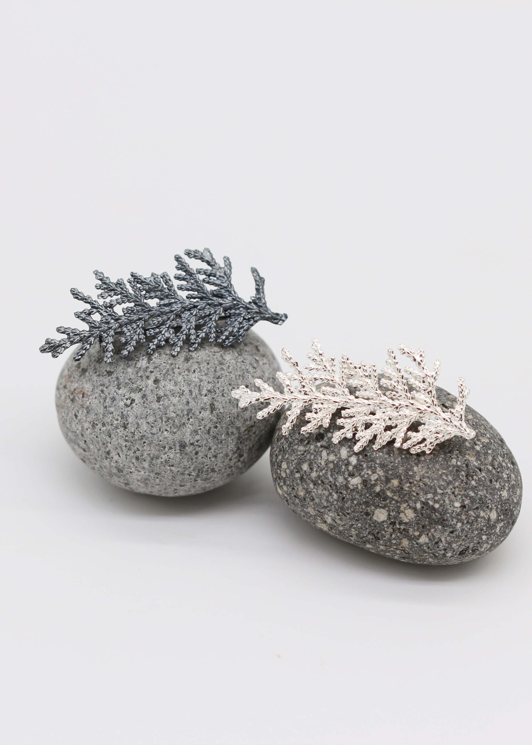 Hinoki Brooch・Small_3 扁柏純銀別針灰色銀色正面細節