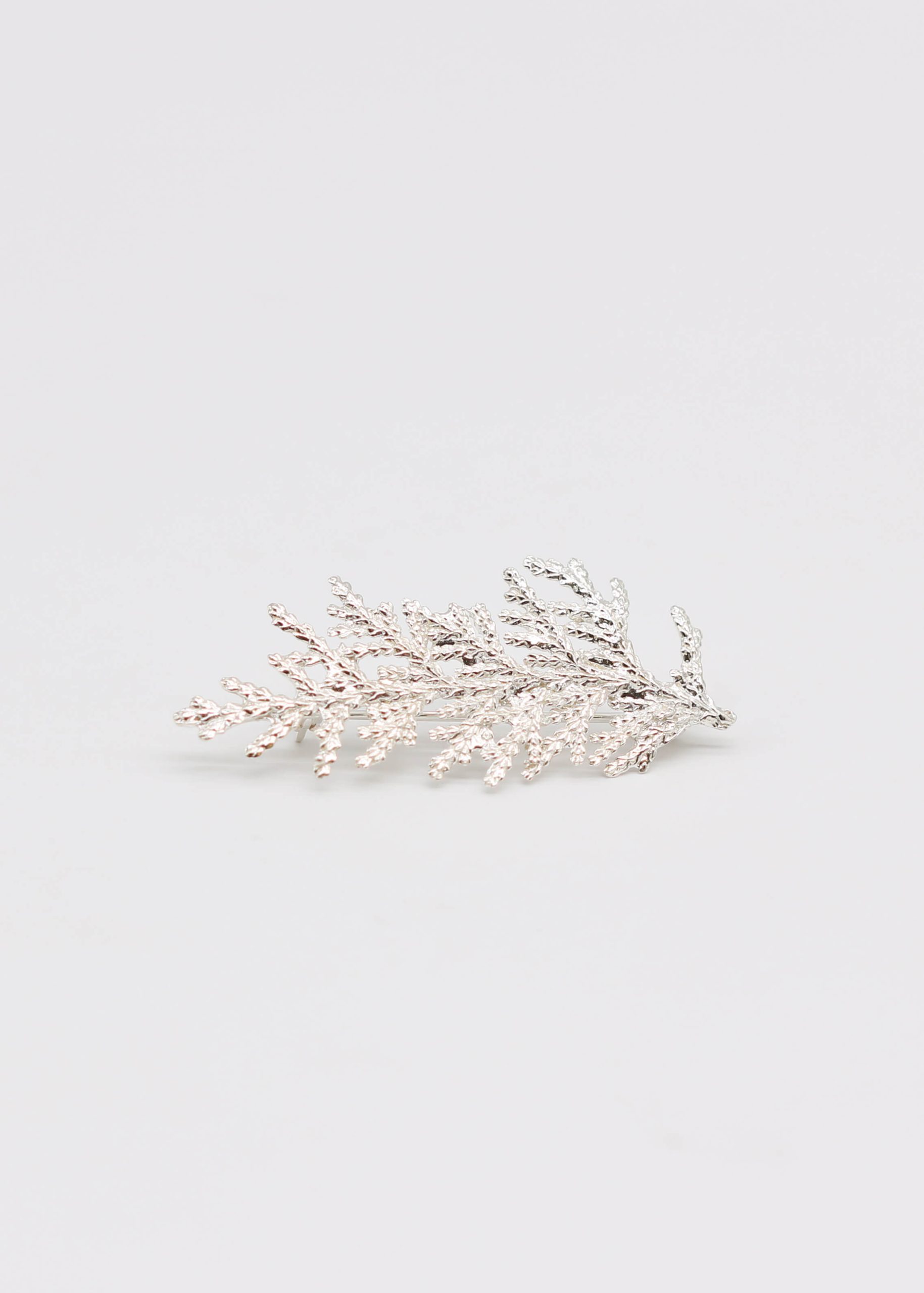 Hinoki Brooch・Small_4 扁柏純銀別針銀色正面細節
