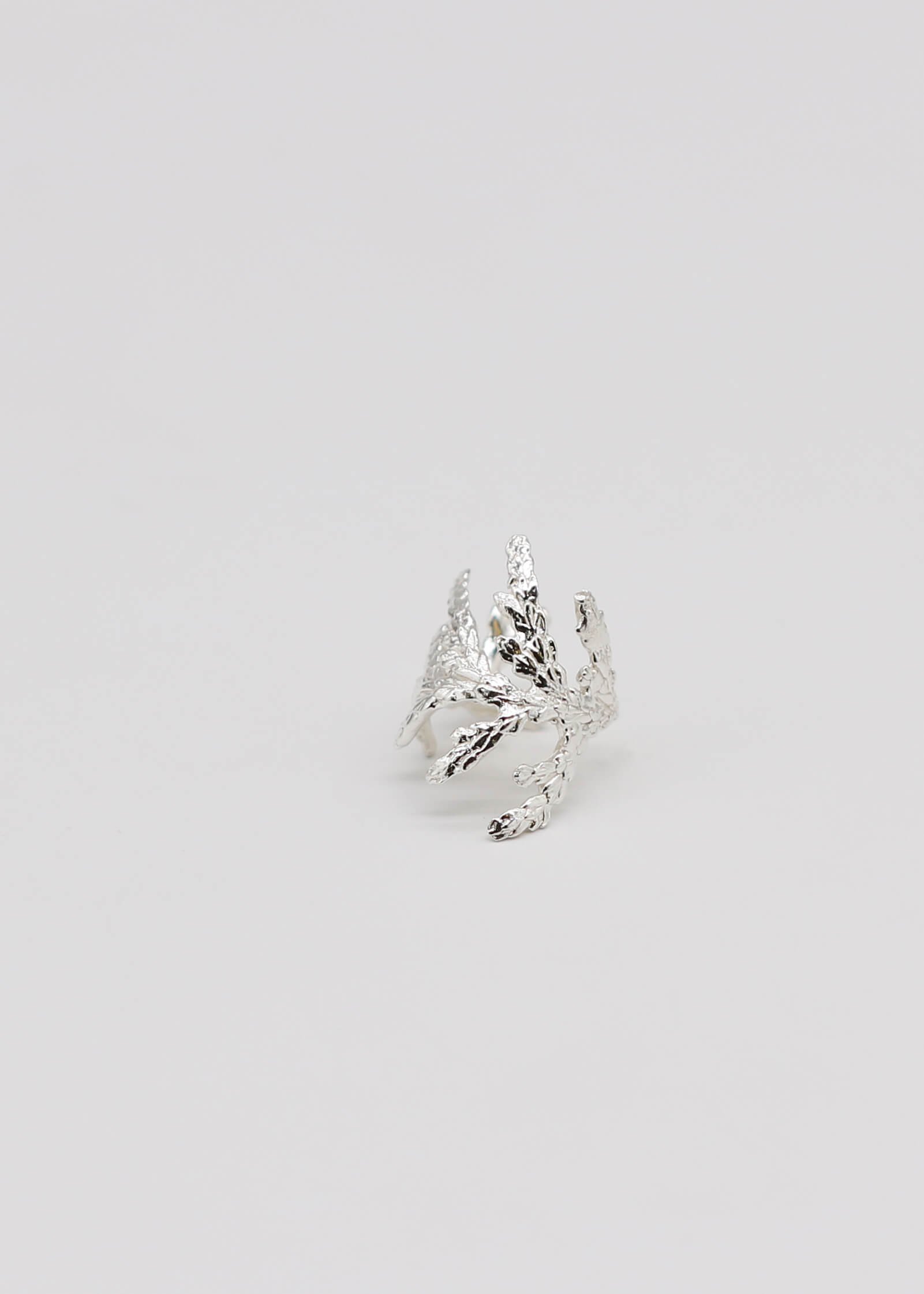 Hinoki Ear Cuff_3 扁柏純銀耳骨耳環銀色正面細節