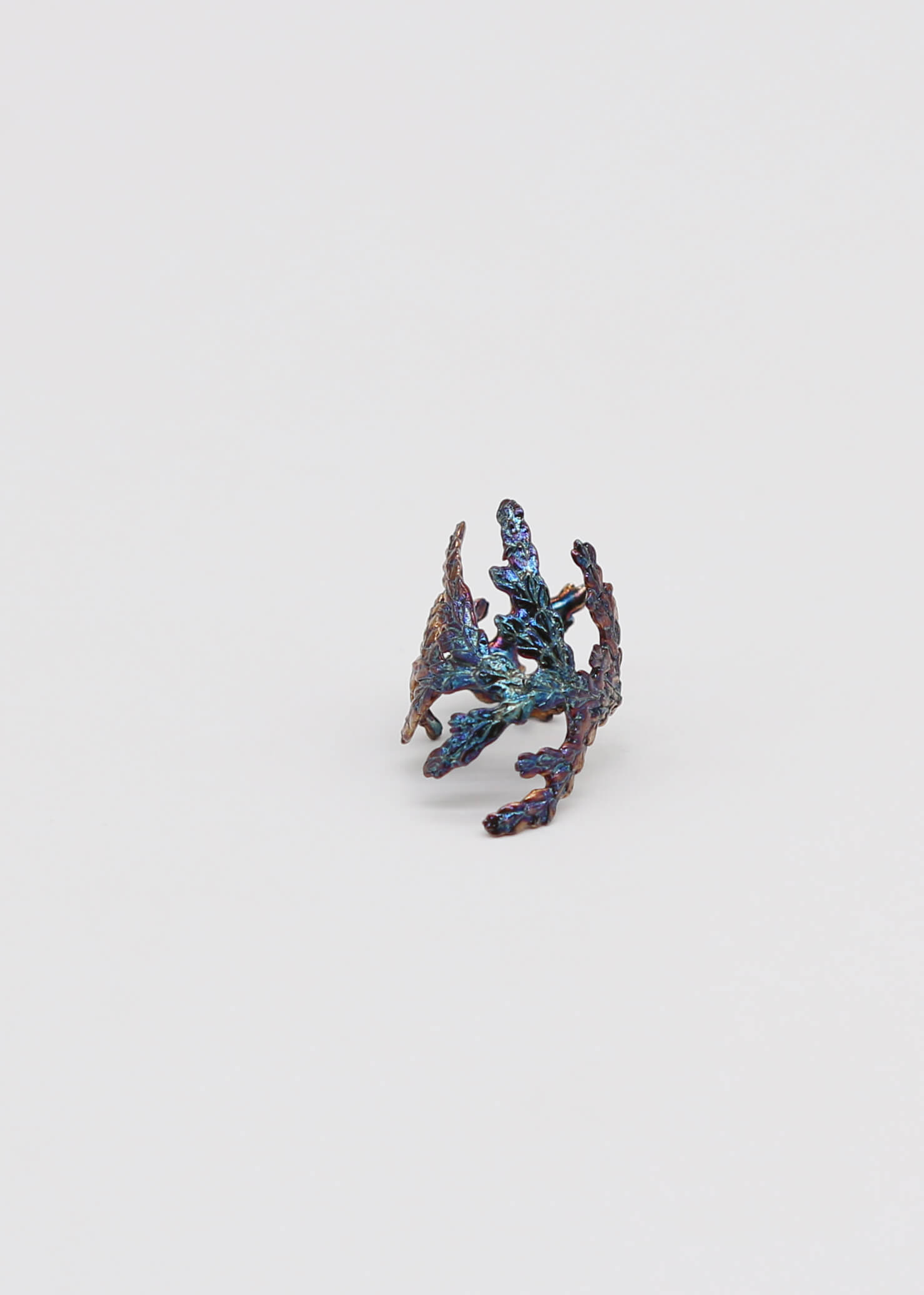 Hinoki Ear Cuff_4 扁柏純銀耳骨耳環藍色正面細節