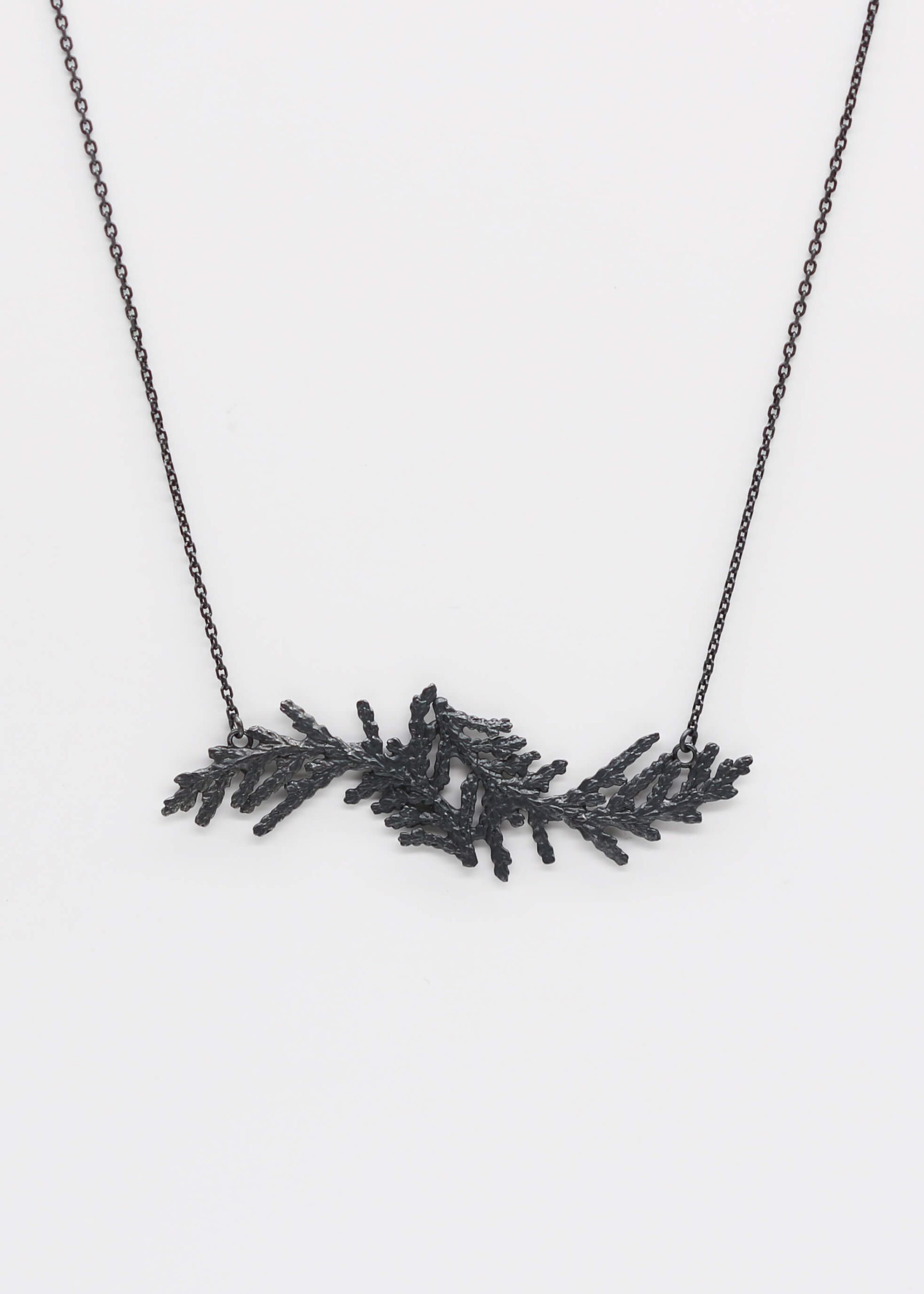 Hinoki Necklace_6 扁柏純銀項鍊灰色正面細節
